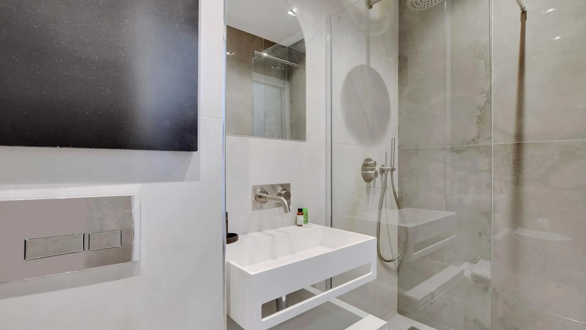 Authentic Apartment - 2Br - 6P - Moulin Rouge Paris