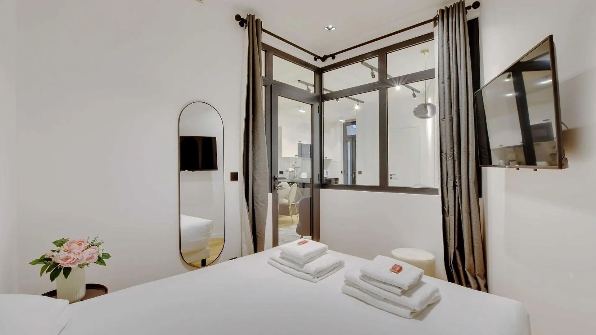 Authentic Apartment - 2Br - 6P - Moulin Rouge Paris France